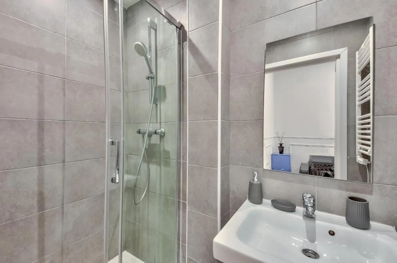 35 - Luxury Flat Grands Boulevards Paris 0*,  France